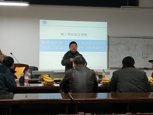 1544022354260525.jpg 郑学军教授介绍答辩委员会成员.jpg